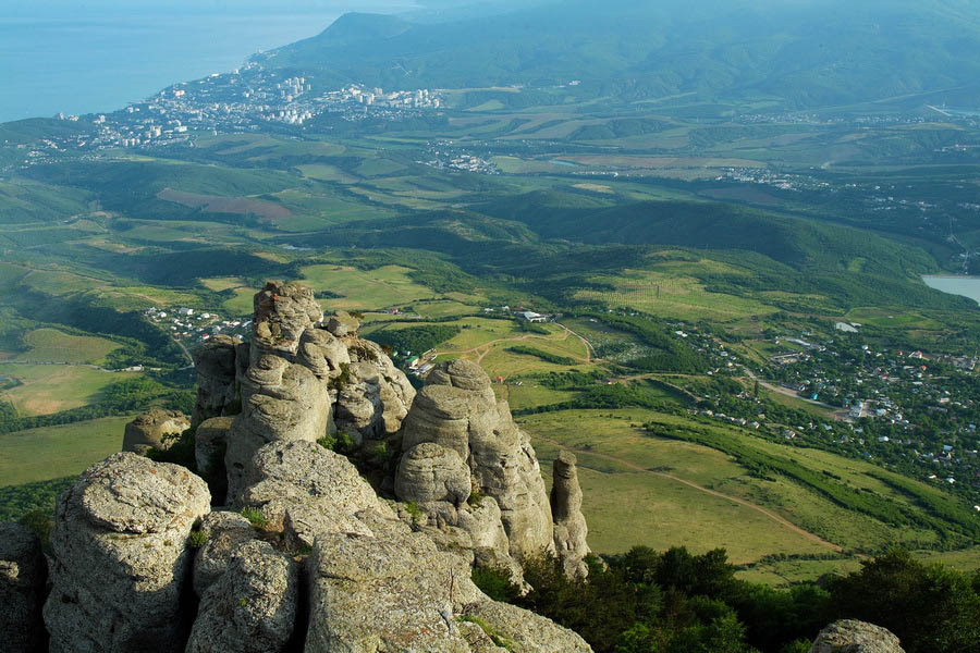 Вид на Алушту с гор