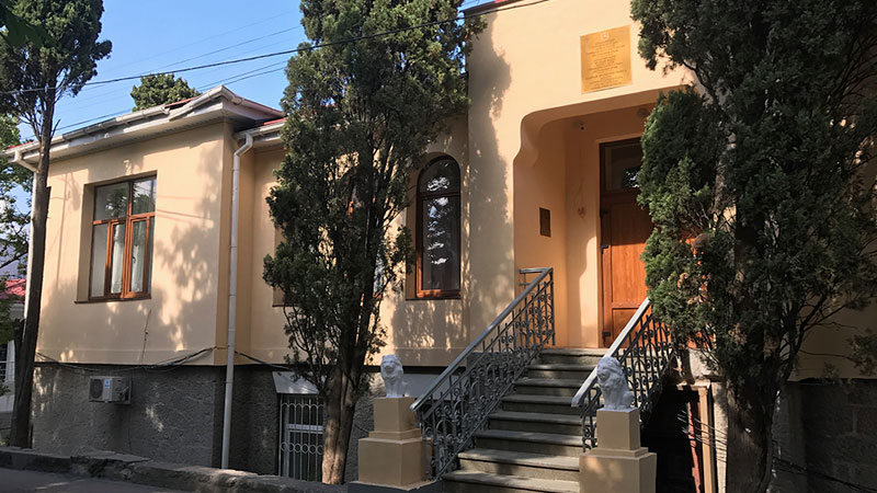 Дом настоятеля Михаила, сегодня Алуштинский ЗАГС